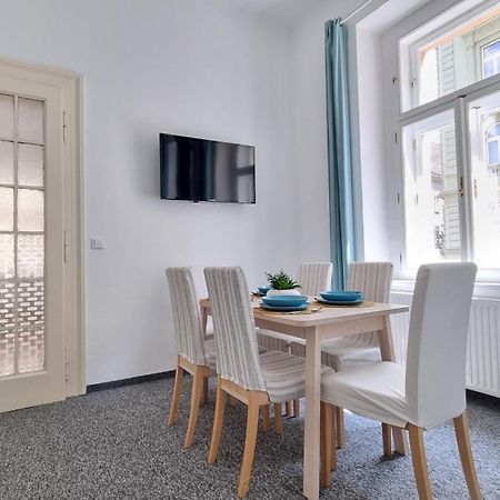 Finnem Rentals Tyrsova Prague Exterior photo