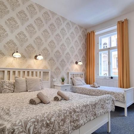 Finnem Rentals Tyrsova Prague Exterior photo