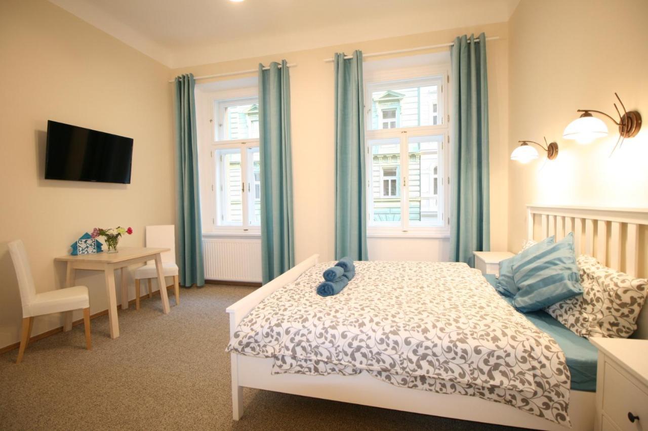 Finnem Rentals Tyrsova Prague Exterior photo